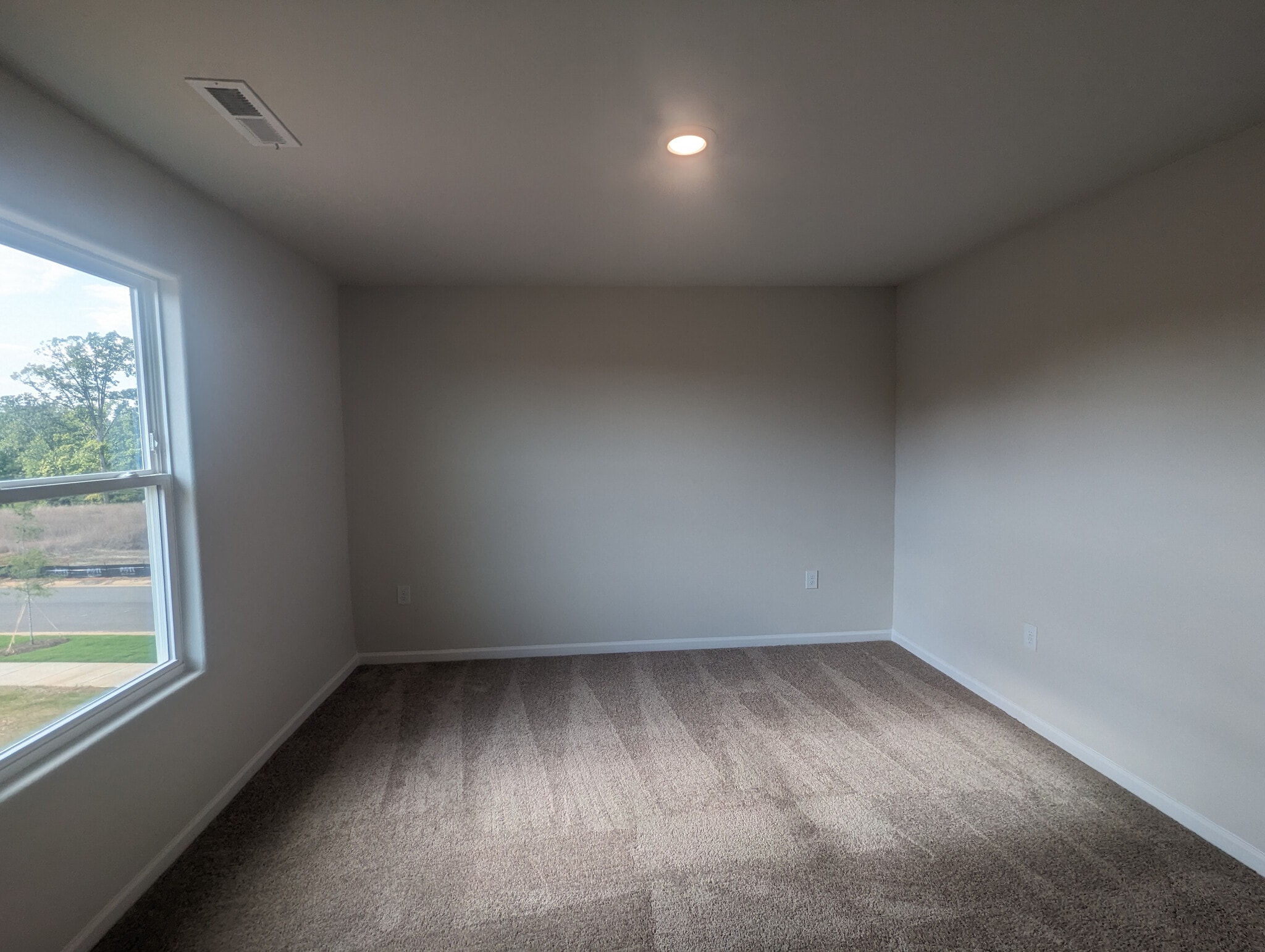 Building Photo - Room in House on Nia Rd