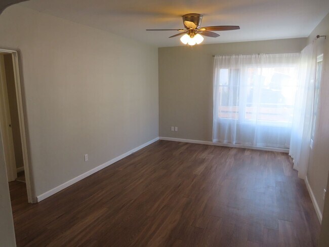 Building Photo - Three Bedroom House with Huge Bonus Room