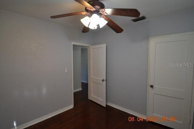 Building Photo - 2801 Sanders Dr