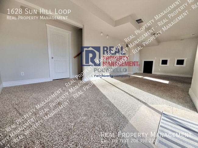 Building Photo - 1628 Sun Hill Loop