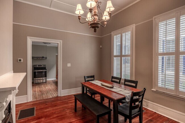 Building Photo - Downtown home walking distance to Mercer L...