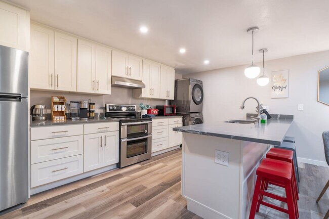 Building Photo - 3202 15th Ave W