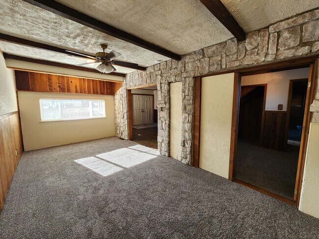 Building Photo - 122 Brennan St