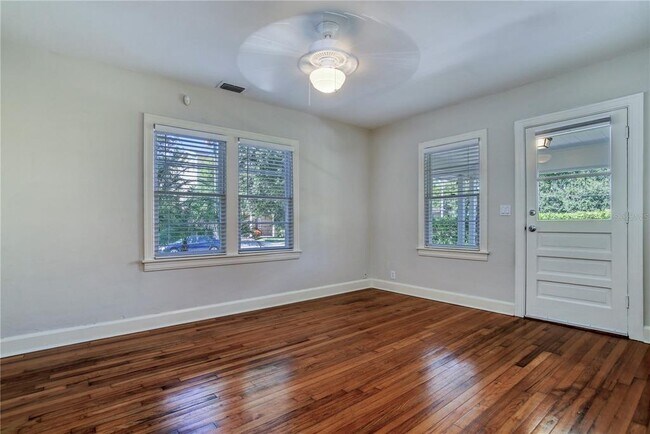 Building Photo - 404 S Westland Ave