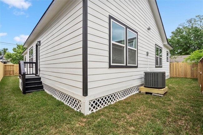 Building Photo - 4104 Engelke St