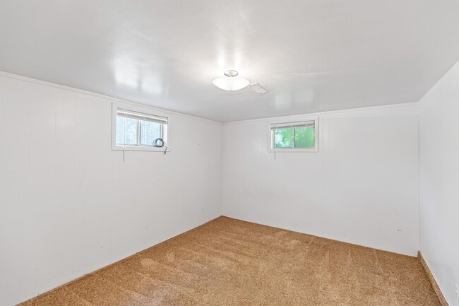 Building Photo - 381 N 200 W
