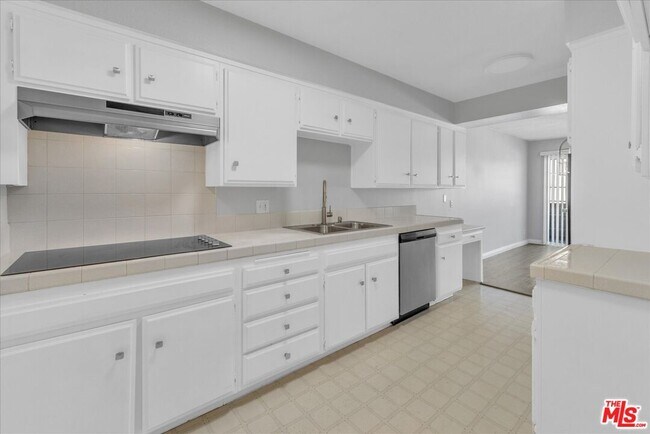 Building Photo - 4647 Willis Ave