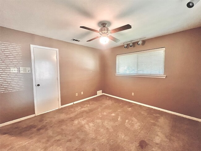 Building Photo - 15555 Mosscove Cir