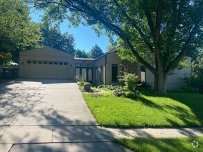 Building Photo - $3,350 | 5 Bedroom, 2.5 Bathroom House | P...