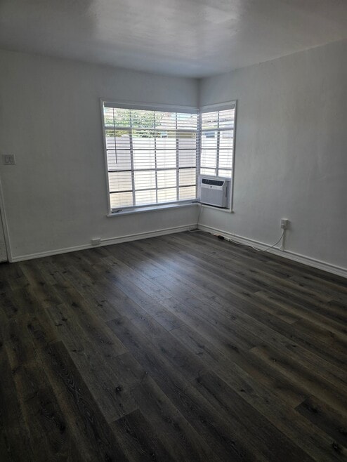 Building Photo - 142 E Hanna St