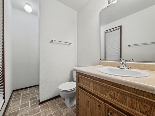 Building Photo - AVAILABLE NOW! Limited Offer: Half Off One Month Rent | Updated Kingsgate Home with Fireplace & F...