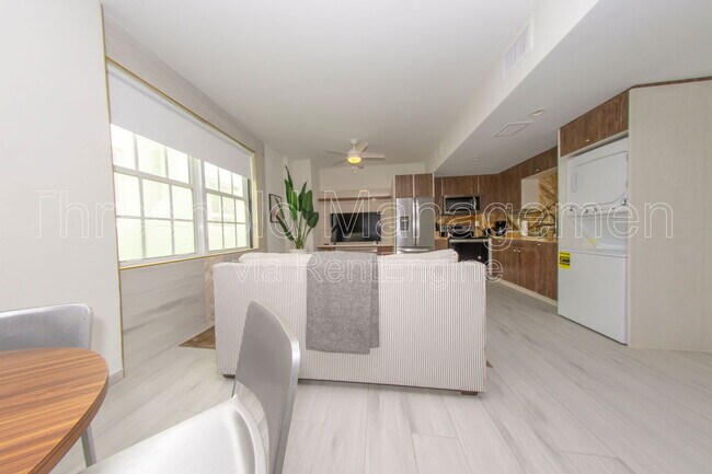 Building Photo - 820 Ocean Dr