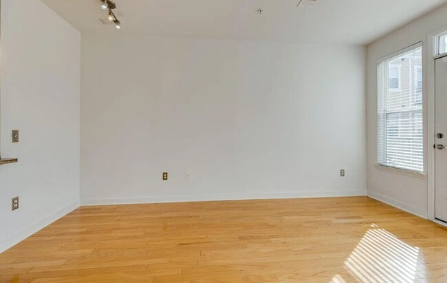 Building Photo - Stylish Condo in the Heart of Nashville – ...
