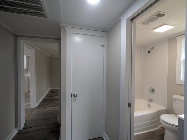 Building Photo - 202 Underwood Dr