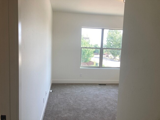 Building Photo - 17 Grove-