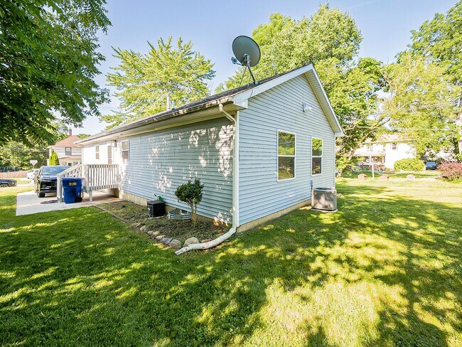 Building Photo - 49 Oakhill St