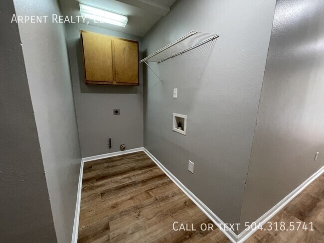 Building Photo - 2121 Montesquieu St