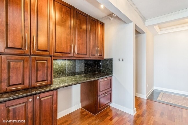 Building Photo - 420 E Waterside Dr