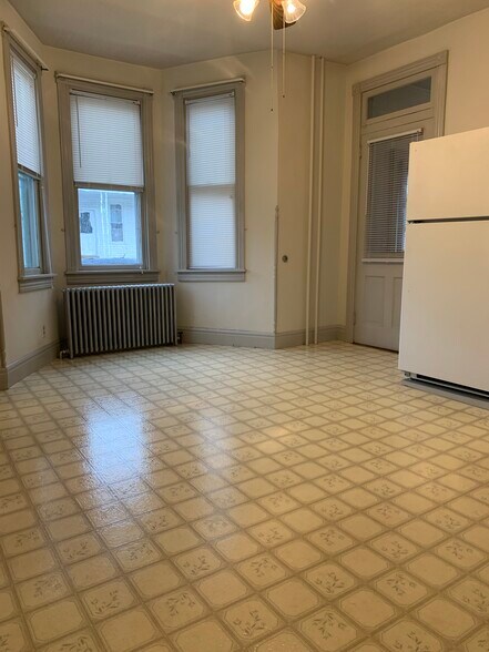Eat-in-kitchen - 210 N Lancaster St