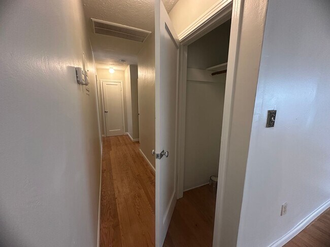 Building Photo - 8041001/45