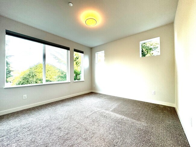 Building Photo - 18322 1st Ave NE