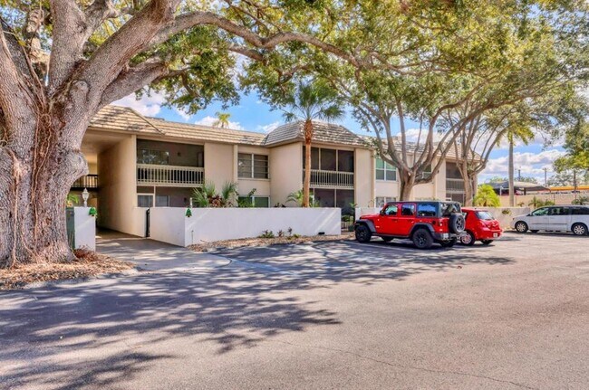 Building Photo - 3350 S Osprey Ave