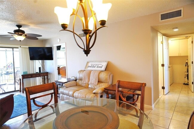 Building Photo - 1999 Kings Hwy