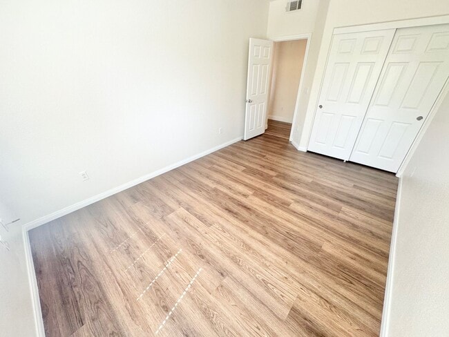 Building Photo - Fully upgraded condo with new flooring, paint, and appliances in Southwest Las Vegas