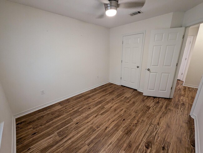 Building Photo - 1020 Freeport Ct