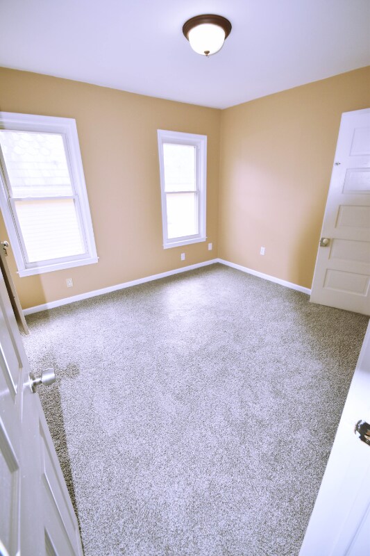Building Photo - 304 N Heller Ave