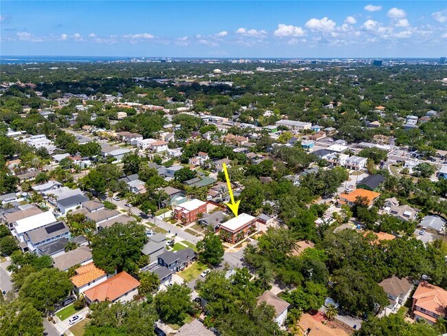 Building Photo - 3107 S Esperanza Ave
