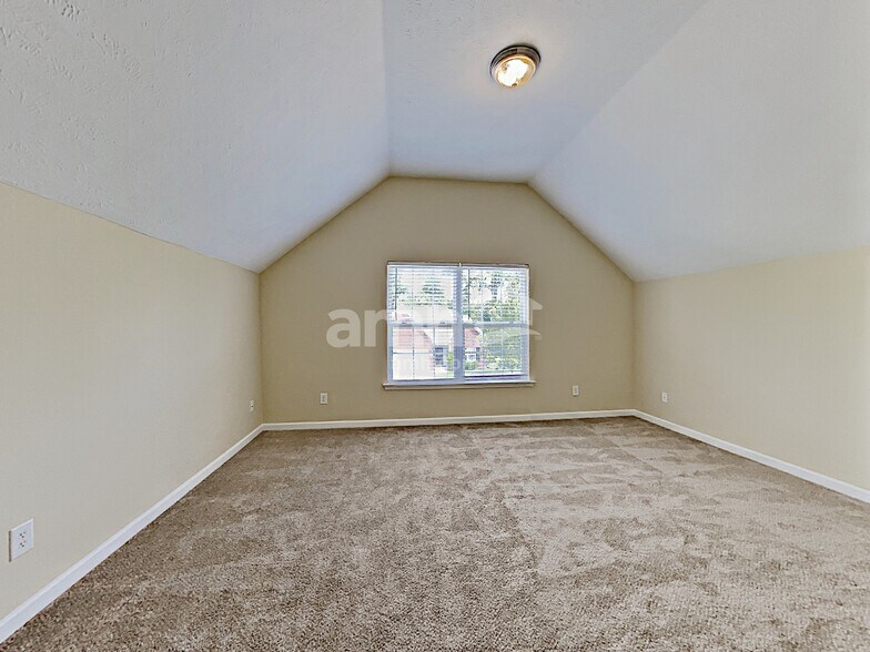 Building Photo - 256 Neal Ave