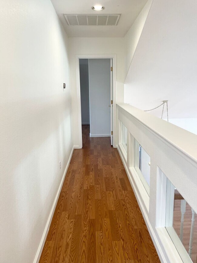 Building Photo - Stunning 4 Bedroom/2.5 Bath Home In Phoeni...