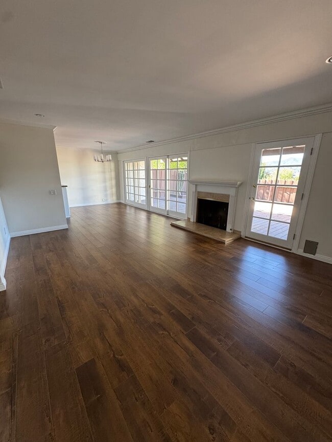 Building Photo - Scenic Cul-de-Sac Living with Stunning Mountain Views