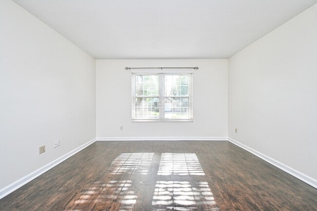 Building Photo - 3021 Stratford Ct