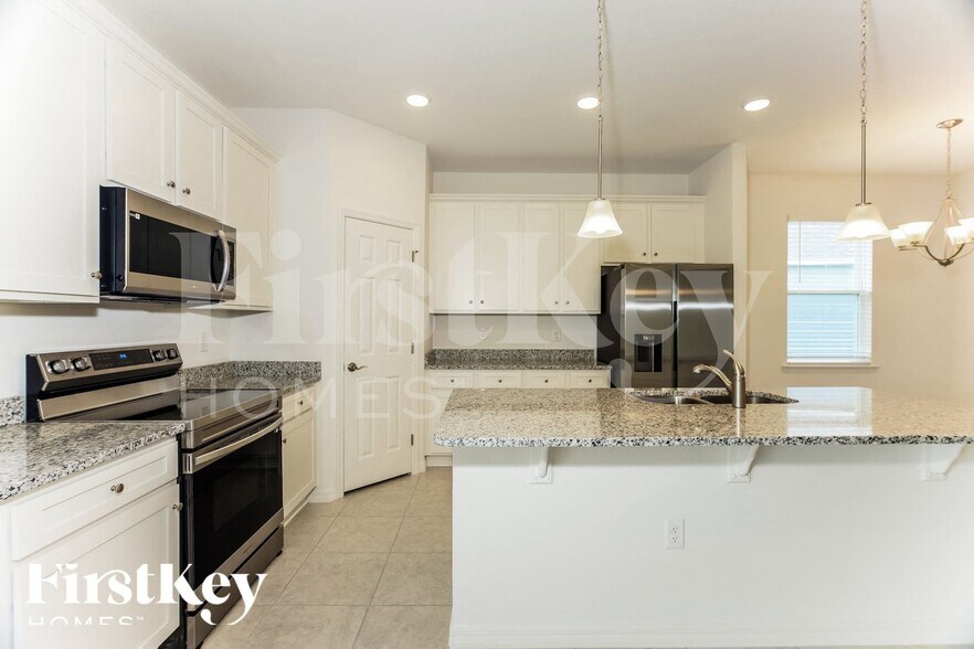 Building Photo - 1606 Isleta Lp