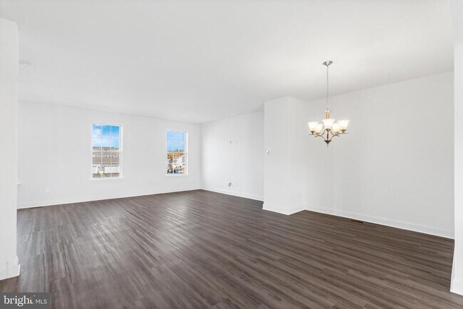 Building Photo - 984 Lorewood Grove Rd