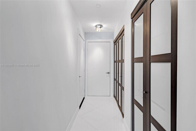 Building Photo - 900 Biscayne Blvd