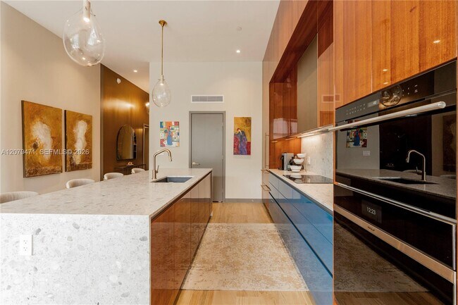 Building Photo - 2678 Tigertail Ave