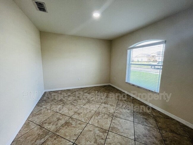 Building Photo - 3519 Kenwood Crossing