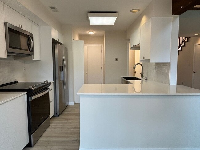 Building Photo - Charming Condo in a Can't-Miss Location – Private Deck, Garage, and Nature-Filled Community