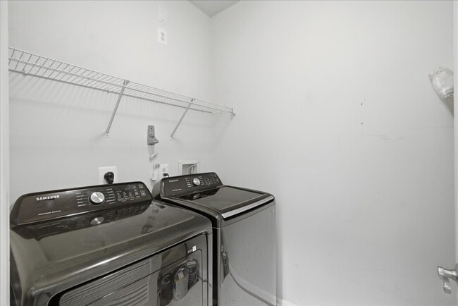 Building Photo - 21228 McFadden Square