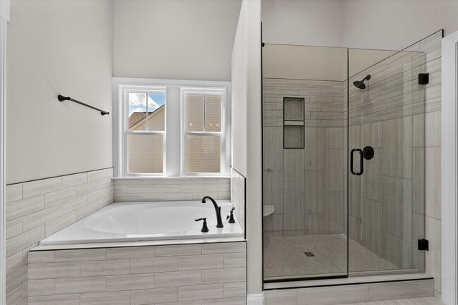 Building Photo - 2987 Rosewood Dr
