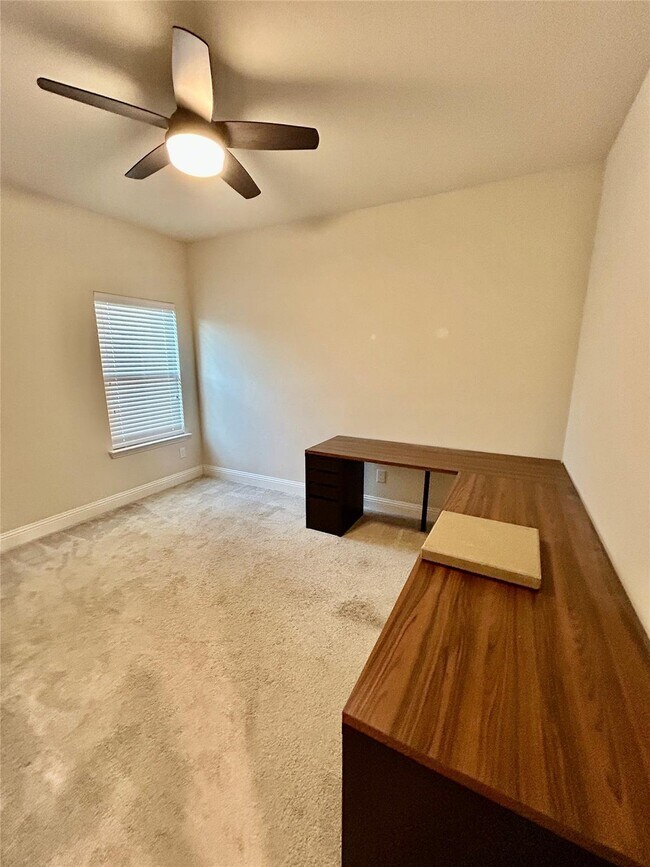 Building Photo - 541 Firethorn Dr