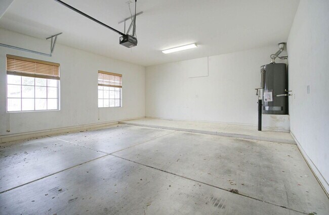 Building Photo - 2026 E County Down Dr