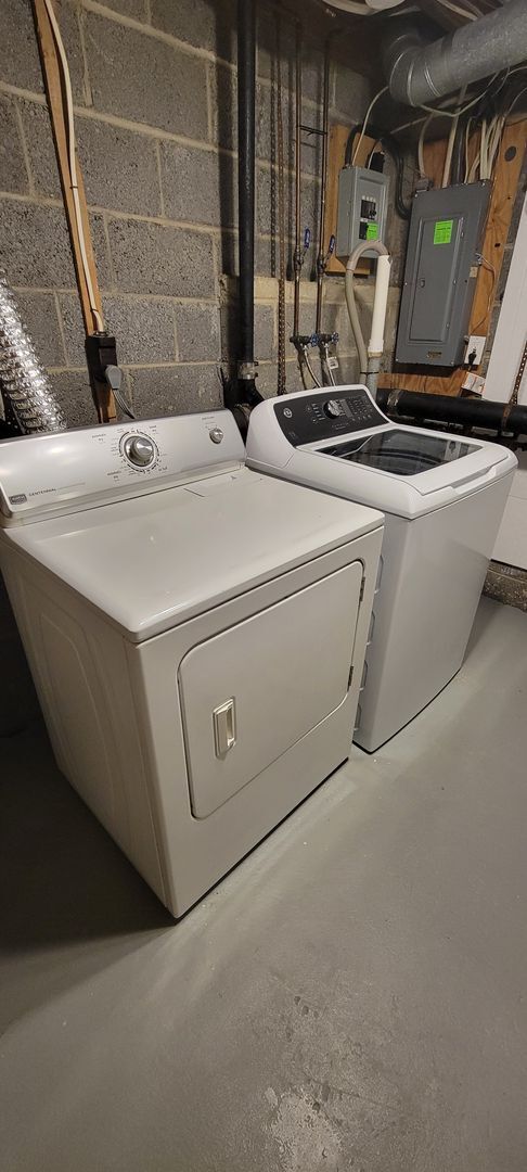 Building Photo - Modern Townhome - Bensalem