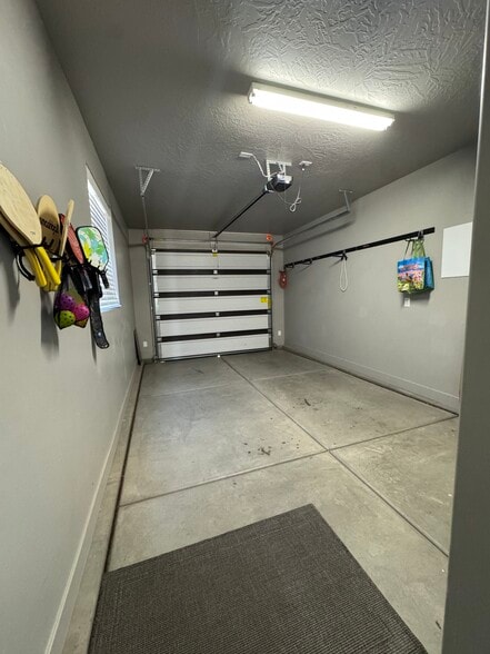 Building Photo - 1610 W Canyon Tree Dr