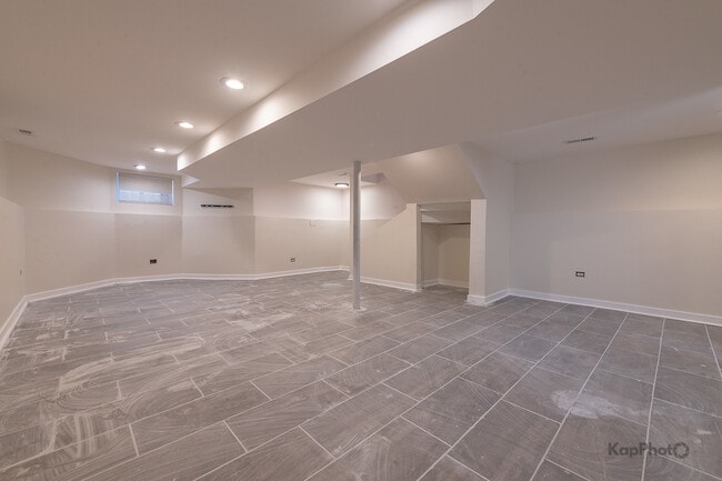 Building Photo - 527 N Ridgeway Ave