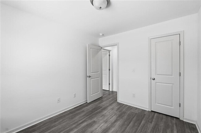 Building Photo - 7134 Gladstone Cir