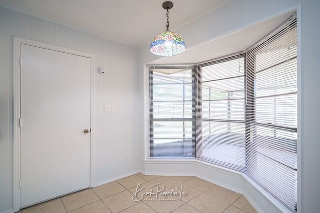 Building Photo - 7811 Woodpointe Dr
